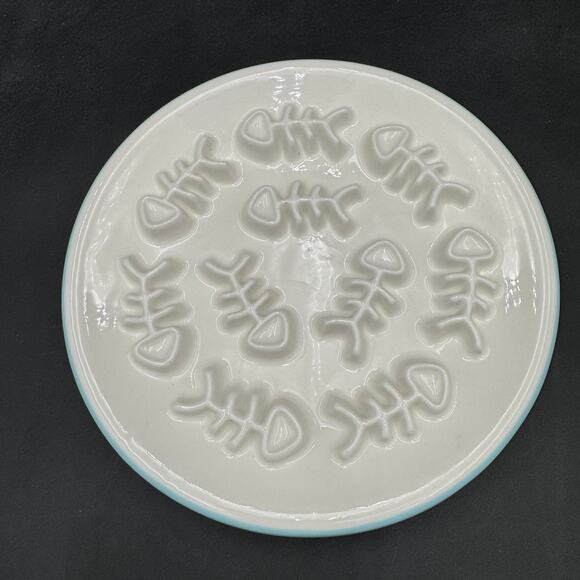 Ceramic Slow Feeder Cat Dog Dish Fish Bones Light Blue Rim - Picture 1 of 5